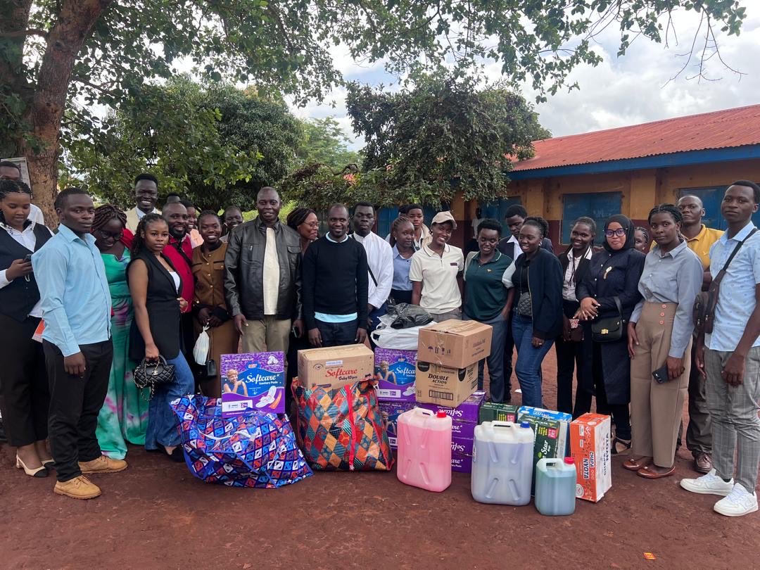 CavendishUg's tweet image. Learning through compassion.

Cavendish University students reached out to refugees in Kiryandongo Refugee Settlement, donating essential items and spreading hope during their study trip.

#CUUCares #CommunityEngagement #TransformativeEducation