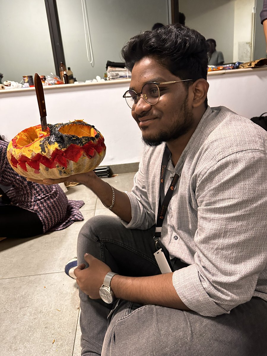 Shataaaaapppp's tweet image. Happy halloween frnds 🥳🥳