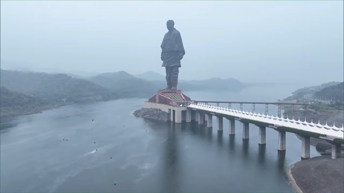 'एक भारत-श्रेष्ठ भारत' के प्रणेता, 'लौहपुरुष' की संज्ञा से विभूषित 'भारत रत्न' सरदार वल्लभभाई पटेल जी की 150वीं जन्मजयंती 31 अक्तूबर, यानि 'राष्ट्रीय एकता दिवस' पर उन्हें विनम्र श्रद्धांजलि!

सरदार पटेल जी ने अपने अदम्य साहस, दृढ़ संकल्प और दूरदर्शिता से देश की एकता को सशक्त आधार