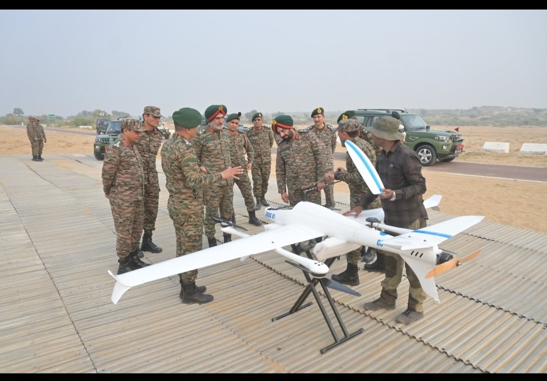 PRODefRjsthn's tweet photo. Exercise #SENTINELSTRIKE, integrated FIRE & MANOEUVRE EX witnessed by Lt Gen Manjinder Singh,#ArmyCdr
#SaptaShaktiCommand
at Mahajan Field Firing Ranges in Thar Desert #Rajasthan.He lauded the on ground synergy of various Combat & Combat Support Arms.
@SpokespersonMoD
@SWComd_IA https://t.co/RUpQxLhWVx