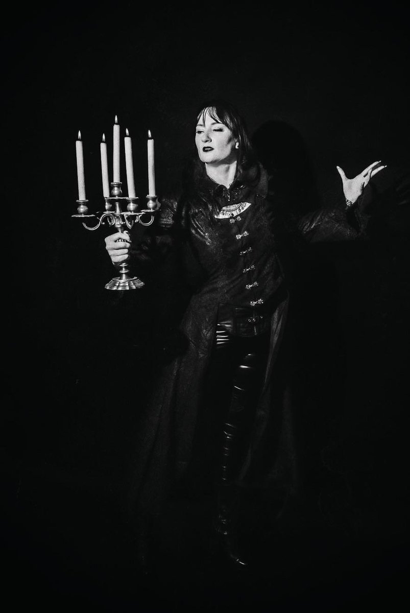 Happy Halloween 🎃 🦇 I'll see you on the other side...

Foto: Morph.Arts