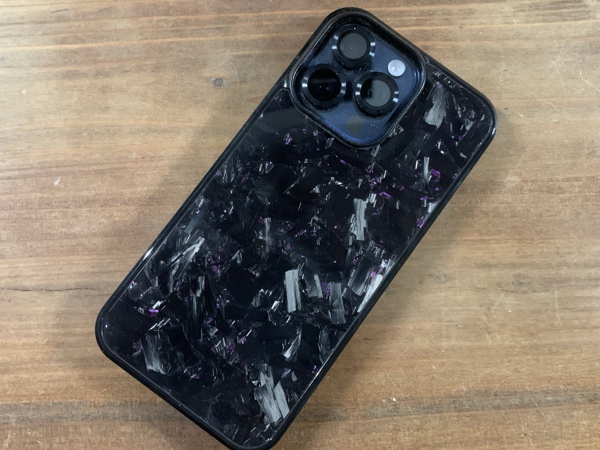 スマホのケースを交換
カーボンが綺麗