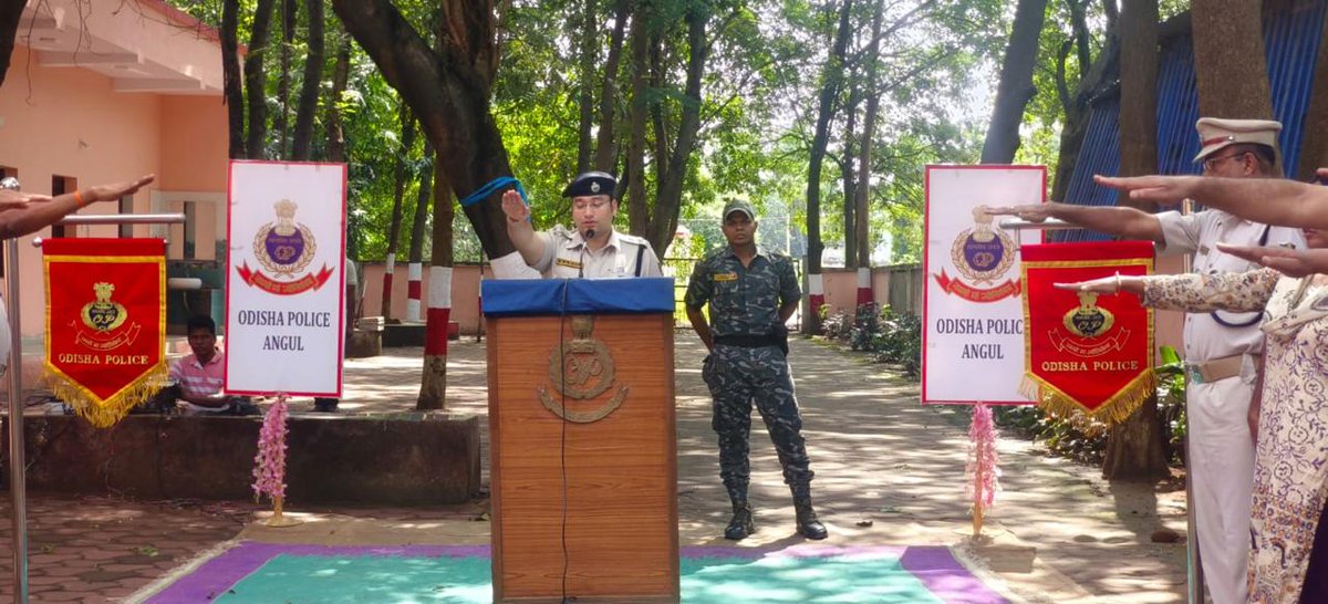 SP_Angul's tweet image. On the occasion of Rashtriya Ekta Diwas, SP Angul and all police personnel took the unity pledge, reaffirming their commitment to uphold the nation’s unity, integrity and security. 🇮🇳
#RashtriyaEktaDiwas #AngulPolice #NationalUnity
ରାଷ୍ଟ୍ରୀୟ ଏକତା ଦିବସ ଅବସରରେ, ଅନୁଗୁଳ ଆରକ୍ଷୀ…