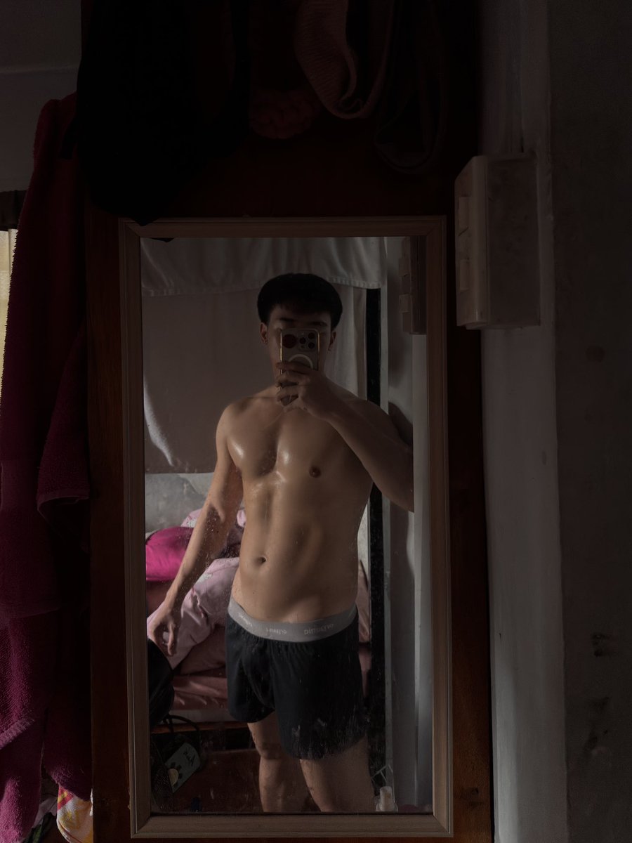 amaxtriton's tweet photo. body's poppin' out https://t.co/S6VE1QKgFZ