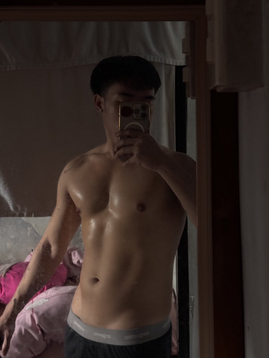 amaxtriton's tweet photo. body's poppin' out https://t.co/S6VE1QKgFZ