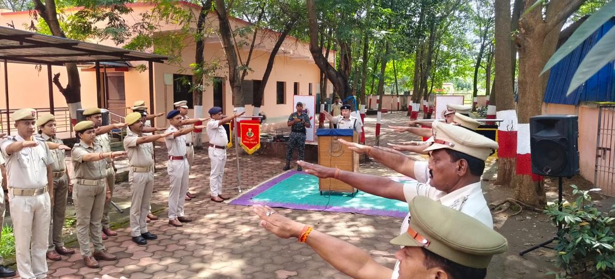 SP_Angul's tweet image. On the occasion of Rashtriya Ekta Diwas, SP Angul and all police personnel took the unity pledge, reaffirming their commitment to uphold the nation’s unity, integrity and security. 🇮🇳
#RashtriyaEktaDiwas #AngulPolice #NationalUnity
ରାଷ୍ଟ୍ରୀୟ ଏକତା ଦିବସ ଅବସରରେ, ଅନୁଗୁଳ ଆରକ୍ଷୀ…