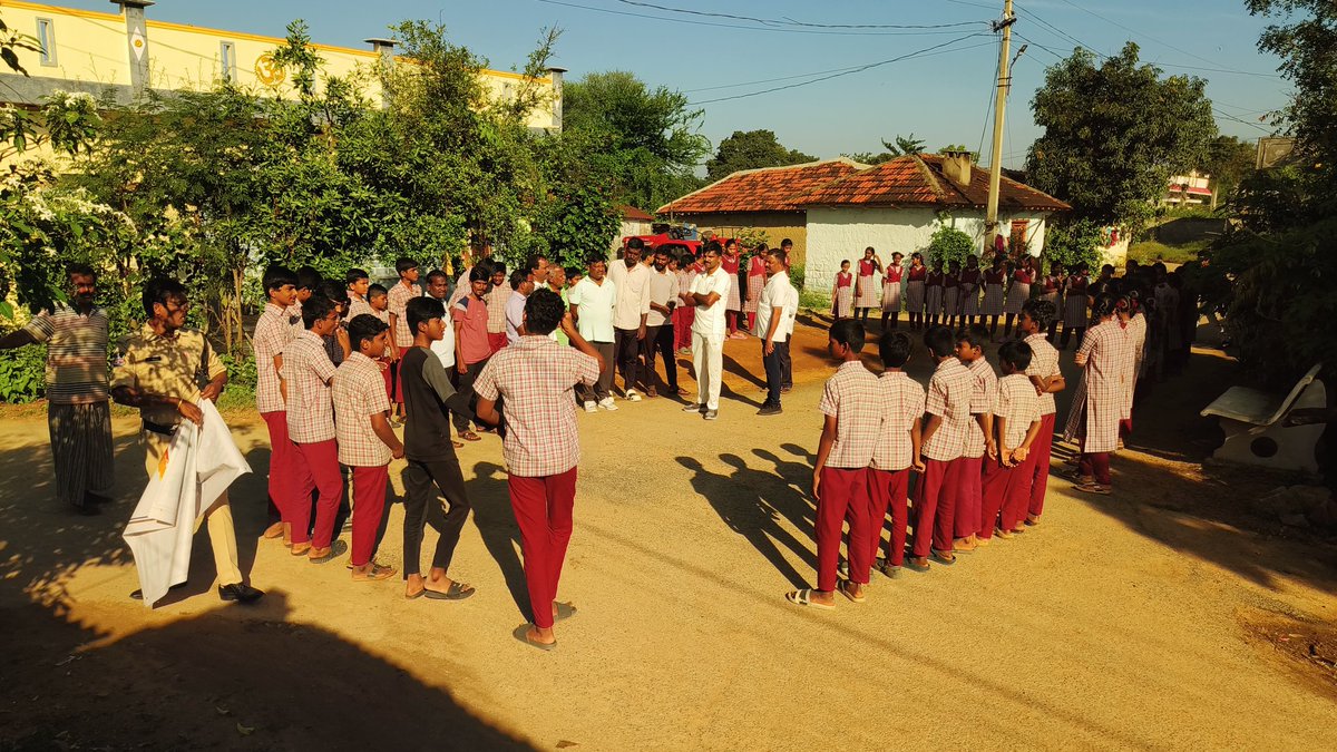 జాతీయ ఐక్యత దినోత్సవం సందర్భంగా రన్ ఫర్ యూనిటీలో భాగంగా భూంపల్లి SI  హరీష్ మరియు ZPHS ఎనగుర్తి విద్యార్థులు పాల్గొన్నారు.
<a href="/siddipetcp/">Siddipet Police Commissionerate</a> 
<a href="/EktaDiwasBharat/">Ekta Diwas Bharat</a> 
<a href="/TelanganaCOPs/">Telangana Police</a>