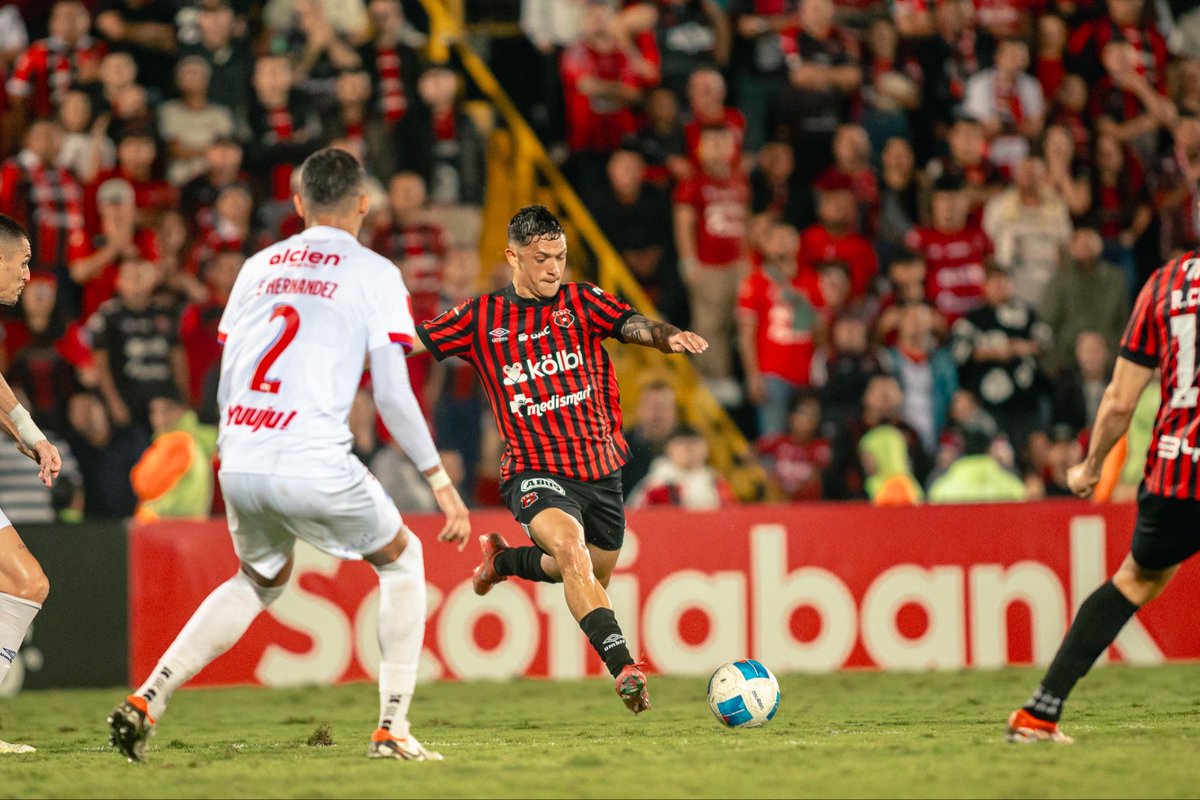 Si el fútbol es justo Anthony Hernández tiene que estar si o sí en la próxima convocatoria de Miguel Herrera. 

En la selección juegan los mejores y el delantero de <a href="/ldacr/">Alajuelense</a> con goles, asistencias y partidos de gran nivel se ganó un lugar.  

Anthony Hernández Selección !!!!