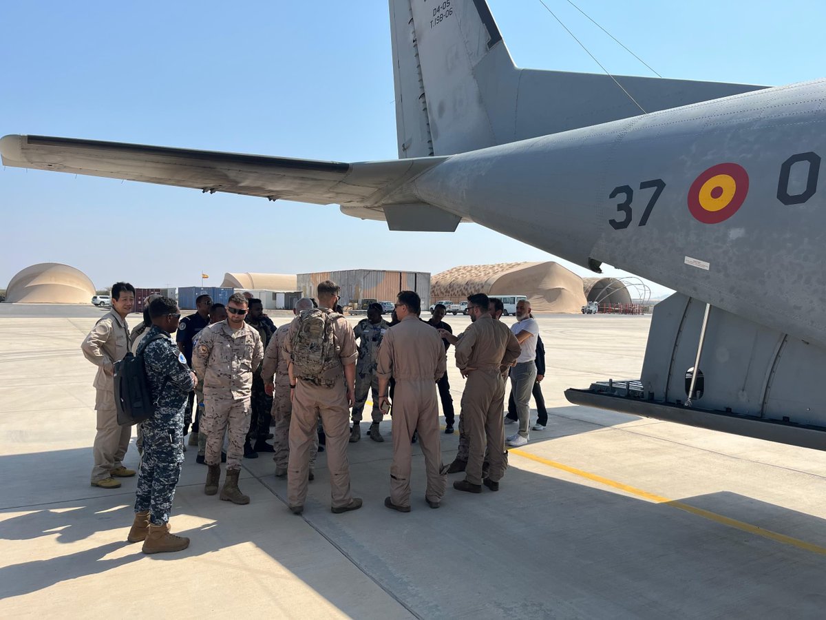 EMADmde's tweet photo. La #fragataVictoria y el #DATOrión, integrados en la operación #Atalanta, han participado en el ejercicio internacional DORALEH II. 
🚢El buque, junto a las marinas de Japón y Yibuti, ha realizado procedimientos contra piratería y de abordaje.
✈️Personal del Destacamento Aéreo Táctico Orión ha impartido conferencias sobre búsqueda y salvamento en el Centro Regional de Formación Marítima de Yibuti a personal de la Armada y Gendarmería de Yibuti y Somalia. #MOPS @Armada_esp  @EjercitoAire