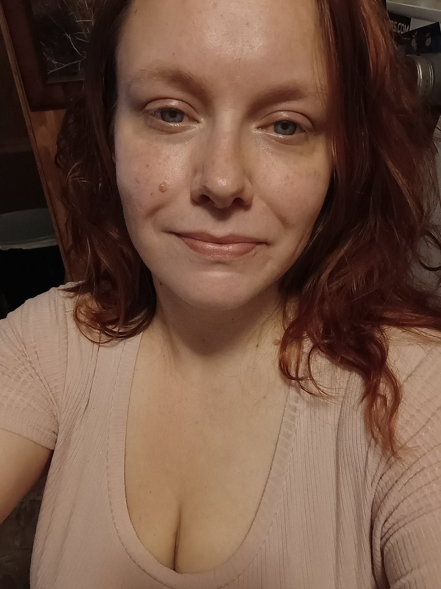 Angel89Blue's tweet image. I wish my pumpkins weren’t the only one getting their guts rearranged this weekend