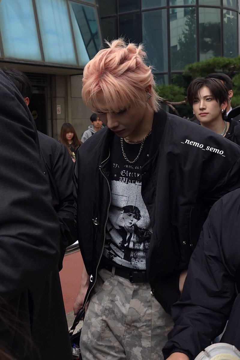 im so fucking gone what the fuck im shrivelling away as we speak