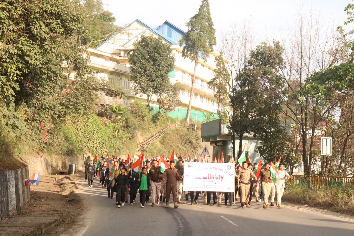 Kohima Police marked Rashtriya Ekta Diwas with a "RUN FOR UNITY" from Lerie to New Police Reserve. Led by Sr. SP Kma, our personnel ran with great spirit, reaffirming our commitment to a strong, united India. A tribute to Sardar Patel's legacy! 
#RunForUnity #RashtriyaEktaDiwas