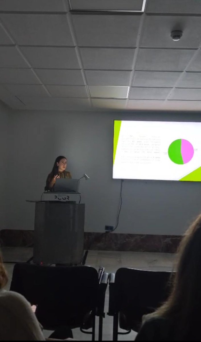 neurofisioHUVR's tweet photo. Magnífica participación de nuestras residentes Alicia Silva y @DraOrive, mostrando la compleja actividad del @HospitalUVRocio en la #SENFC2025 de la @SENFC2021 en Granada. Enhorabuena!!!!👏👏��� https://t.co/wCweAaj57I