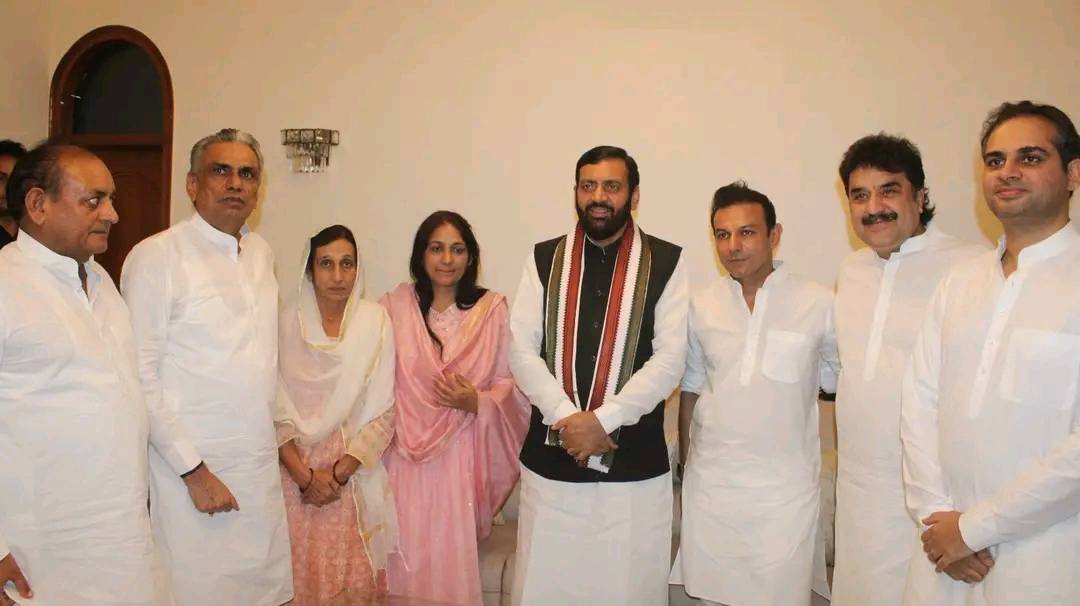 मुख्यमंत्री श्री नायब सिंह सैनी जी का आज फतेहाबाद स्थित अपने आवास पर पूर्व विधायक श्री दुड़ाराम जी ने स्वागत एवं अभिनंदन किया।

इस दौरान मुख्यमंत्री जी ने क्षेत्र के परिवारजनों से मुलाकात की और उनका हाल-चाल जाना।

इस अवसर पर वरिष्ठ नेता एवं पूर्व सांसद श्री कुलदीप बिश्नोई जी,