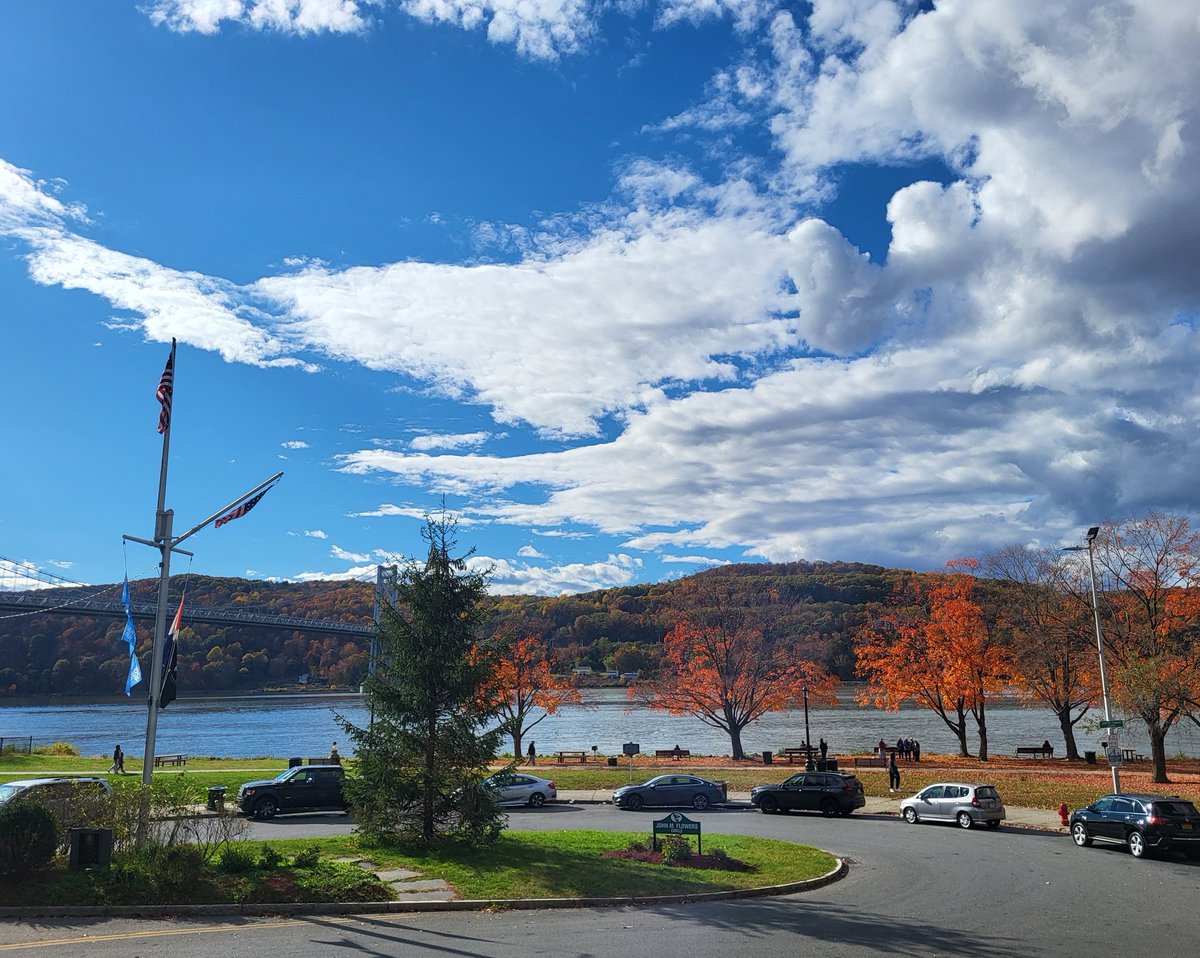 omackson's tweet image. Holding this picture from Sunday in my brain after 24 hours of rain and gloom. I like my little town. #Poughkeepsie #HudsonValley