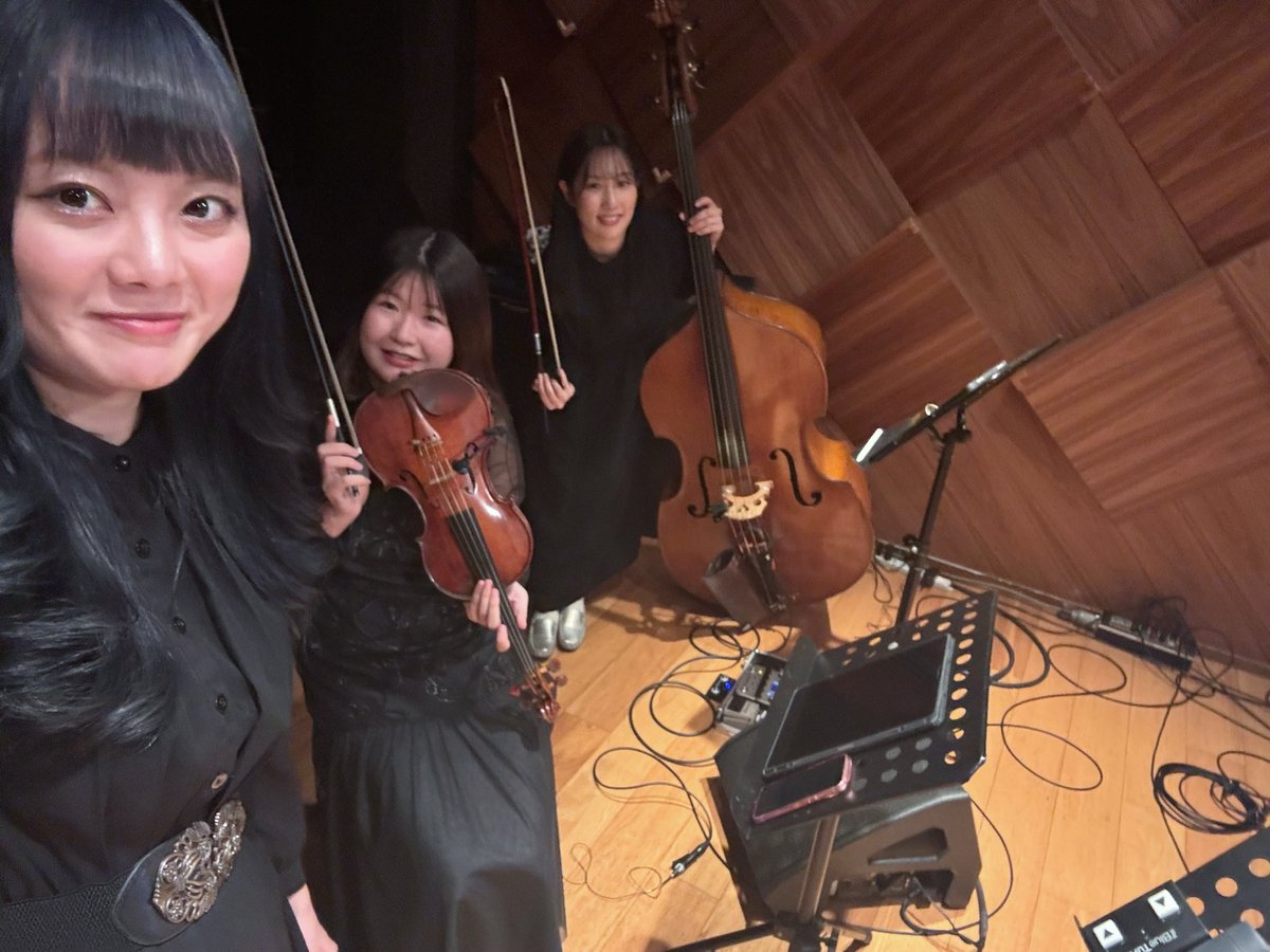 2025.10.28
waka×栢本ての
2man live"天窓から差す光"

お2人の曲に何度救われたことか💭
本当に素敵だったぁ~
そして徳島ぶりに３人でサポートでした🎻

📸<a href="/nagarelou/">lou</a>