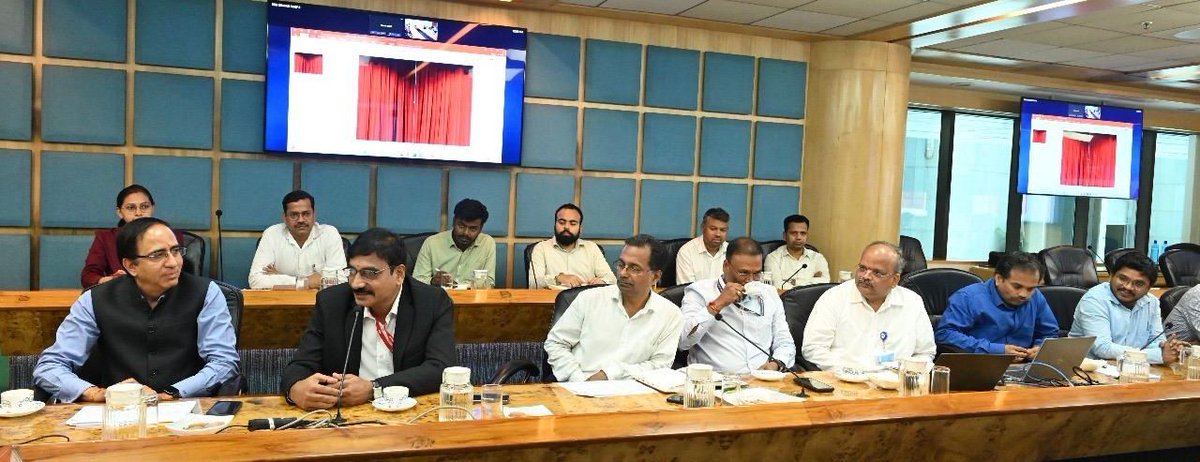NICMeity's tweet photo. The #eOffice suite of NIC was formally launched for the Securities & Exchange Board of India (SEBI) by the Former Secretary of Finance, GOI & Chairman, SEBI, in collaboration with NIC.
#NICMeitY #DigitalIndia #eGovernance #PaperlessOffice #DigitalWorkplaceSolution @SEBI_updates https://t.co/HFNMnAxj6F