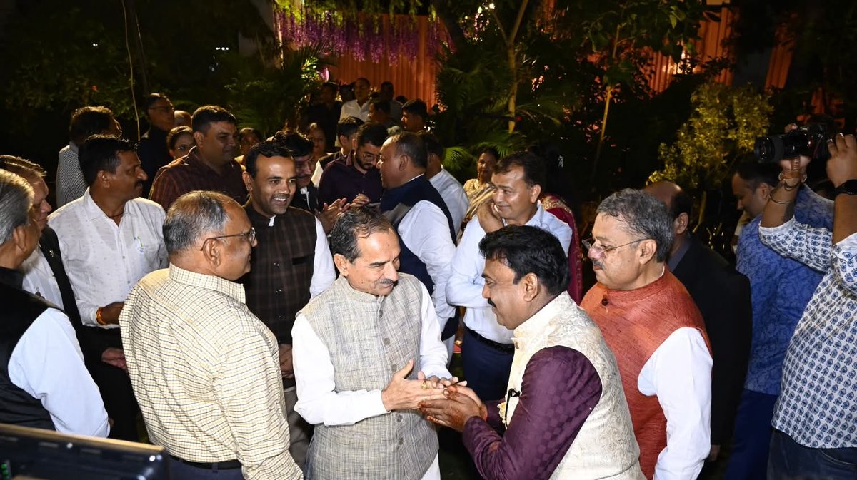 madanrrathore's tweet image. मेरे पारिवारिक मित्र श्री ओम जी लोहिया के भतीजे एवं श्री अशोक जी गर्ग के सुपुत्र चि. श्री आदित्य की सगाई कार्यक्रम में सम्मिलित होकर परिवार को इस शुभ अवसर पर शुभकामनाएं दीं।

#Pali