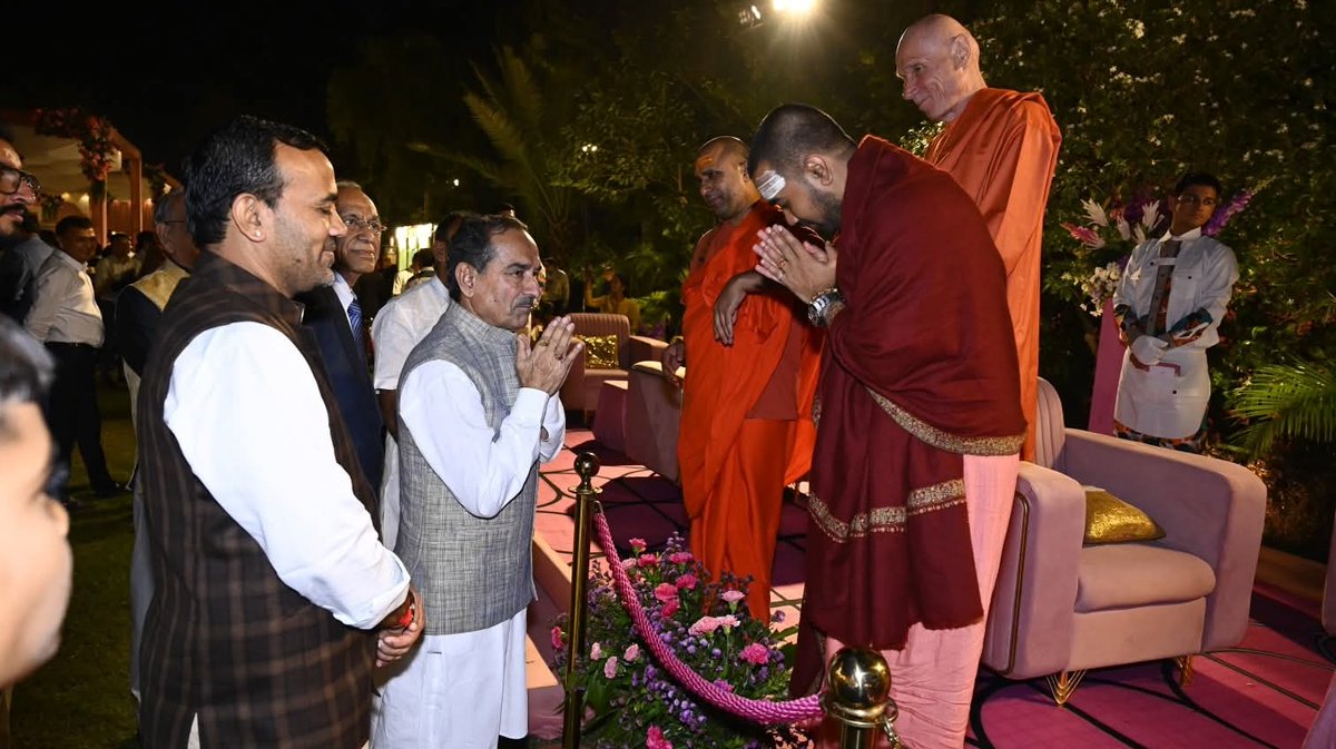 madanrrathore's tweet image. मेरे पारिवारिक मित्र श्री ओम जी लोहिया के भतीजे एवं श्री अशोक जी गर्ग के सुपुत्र चि. श्री आदित्य की सगाई कार्यक्रम में सम्मिलित होकर परिवार को इस शुभ अवसर पर शुभकामनाएं दीं।

#Pali