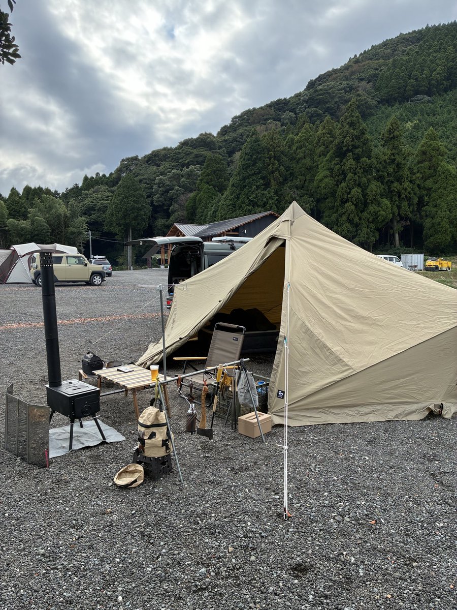 kongari_tiger's tweet photo. ランクマの息抜きにキャンプ来ました！設営後のビールは最高だぜ！
新編成を山籠りで考えます😎
#ブレヒロ https://t.co/VHDEwc3NQ7