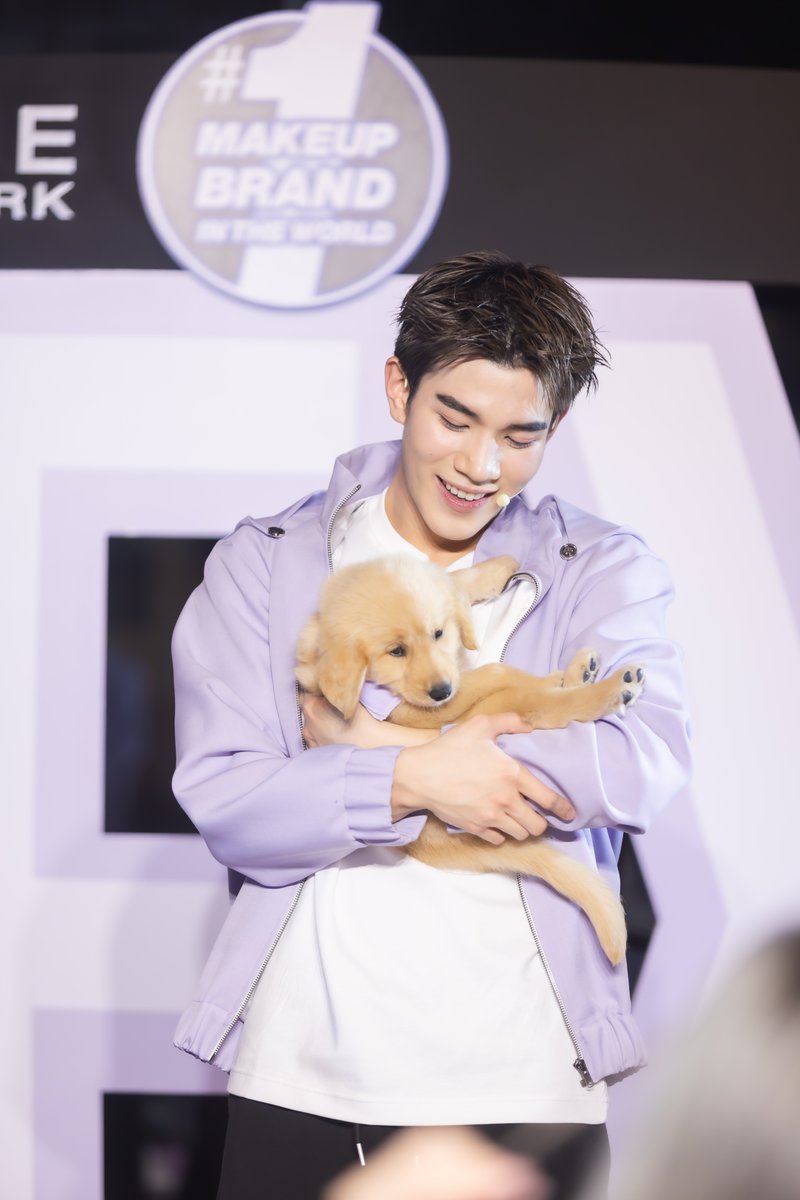 Maybelline_TH's tweet photo. งานจบ แต่ความอบอุ่นยังมูฟฟต่อไม่หยุดด💜✨

ขอมารวมท่ามูฟฟฟของโฟร์ท @tawattannn ที่มาโยคะฮีลใจ กับแฟนๆ 50 คนพิเศษ กับ  #แป้งมูฟหน้าเนียน ท้าผิวเนียน กี่มูฟก็ไม่หลุด ที่งาน Flex with Fourth Puppy Yoga

ต้องขอขอบคุณโฟร์ท ที่มาแจกความสุขไปด้วยกัน และขอขอบคุณแฟนๆทุกคน สำหรับกำลังใจให้กันตลอดกิจกรรมนี้ 

ใครอยากผิวเป๊ะ เนียนทุกมูฟ ขอฝากไอเทมนี้เลย Super Stay Flex Powder เฉดโฟร์ท ไปช้อปตามกันได้เลยย

✨เฉด โฟร์ท Super Stay Flex Powder เฉด 110

📌ชมภาพความประทับใจ https://t.co/PbKVVPn86d

FOURTH FLEX MAYBELLINE
#FlexPowderXFourth 
#FlexMovePowder 
#MaybellineThailand
#Fourthnattawat #โฟร์ทณัฐวรรธน์
#VoteForFourth