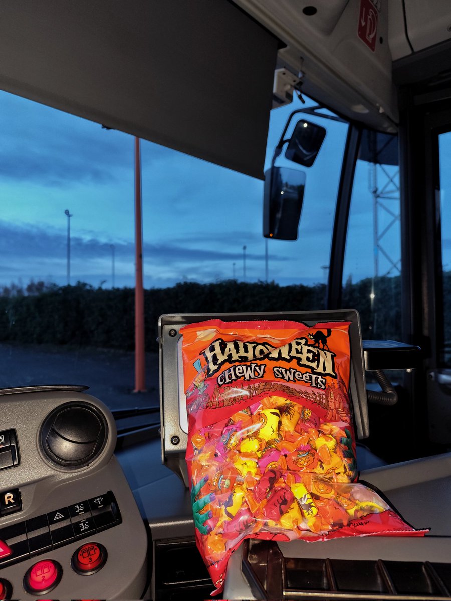 Aujourd'hui, vous montez dans mon bus déguisé, vous avez le droit à un bonbon.

Ligne 1 &amp; 9 me concernant pour cette journée.

<a href="/TwistoCaen/">Twisto</a>