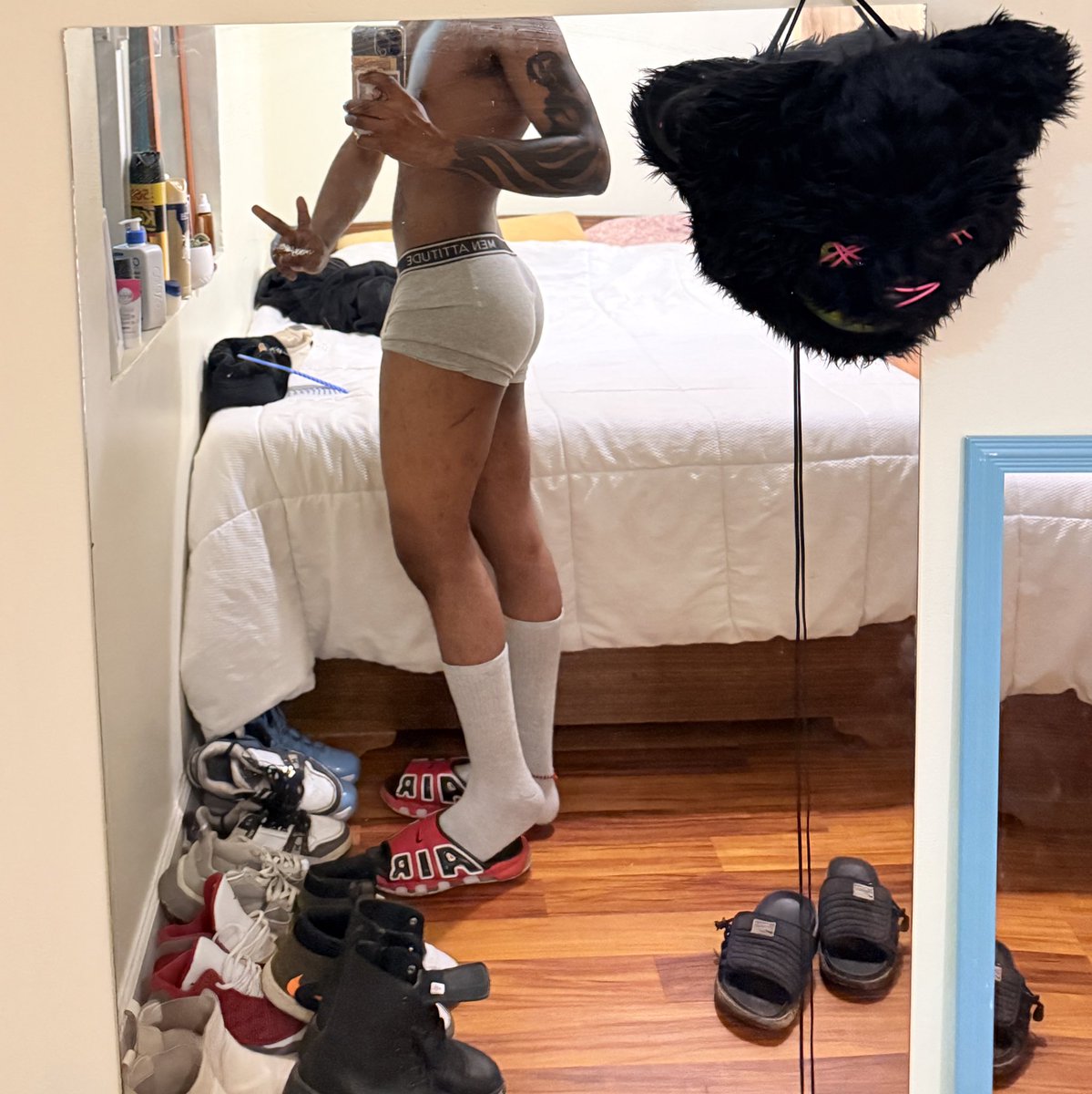 Gatito sin uniforme
