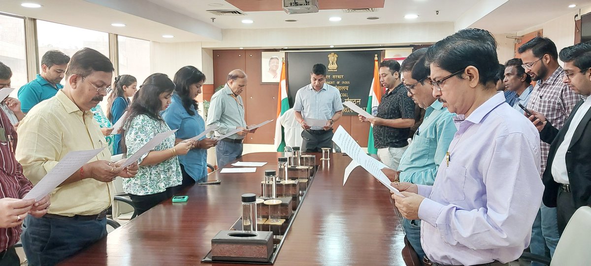 CCO_MoC's tweet image. Celebrating the spirit of unity and integrity! Today, we took the Rashtriya Ekta Diwas pledge to uphold the strength and togetherness of our nation.

 #RashtriyaEktaDiwas #UnityDay #NationalUnity #EkBharatShreshthaBharat #SardarVallabhbhaiPatel #Integrity #PledgeForUnity