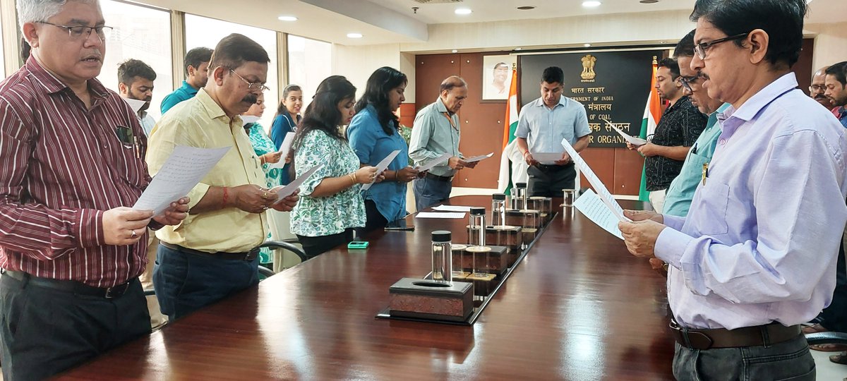 CCO_MoC's tweet image. Celebrating the spirit of unity and integrity! Today, we took the Rashtriya Ekta Diwas pledge to uphold the strength and togetherness of our nation.

 #RashtriyaEktaDiwas #UnityDay #NationalUnity #EkBharatShreshthaBharat #SardarVallabhbhaiPatel #Integrity #PledgeForUnity
