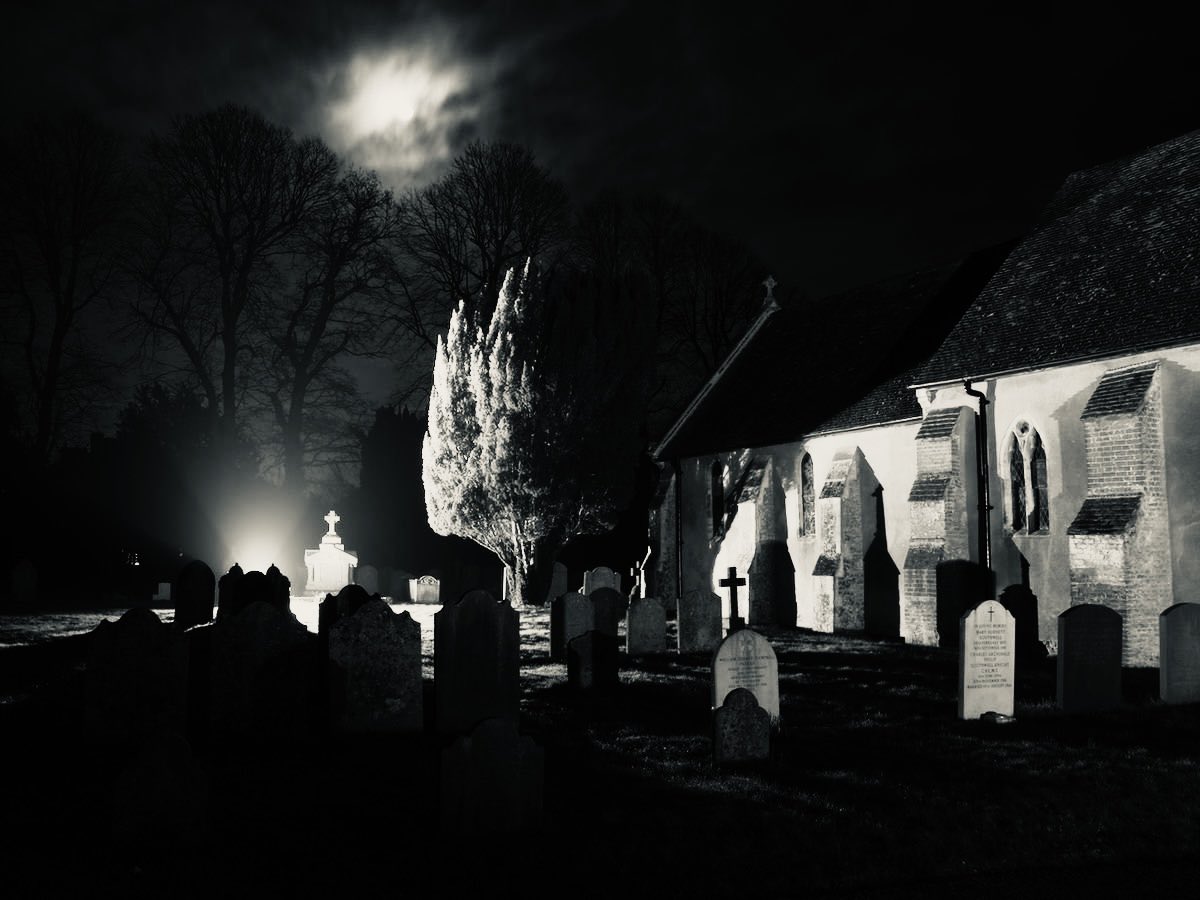 SkyCalPro's tweet photo. @MoonHourSocial Happy Halloween!๐ ๐ป
Hereโs the full moon shining over a spooky graveyard for my #HalloweenMoonHour picture contest
Be sure to tag or DM @MoonHourSocial to enter! https://t.co/Qz0tenjfSP