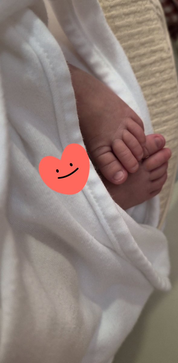 qbwmmm's tweet photo. 10月19日元気にうまれました🎀💙
手術前日にまさかの破水!!
逆子だから手術しか方法なく急いで病院🏥
昼ご飯直後だったから羊水流れながら6時間待ってやっと出会えた👶 https://t.co/SPtDz4TDPT