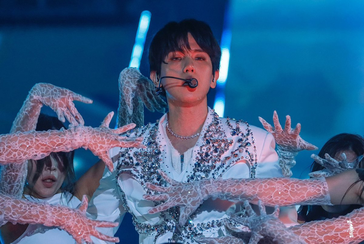 Godhyun looking extra good during Lonsdaleite especially in this outfit 

1 REPOST = 1 VOTE
1 REPLY = 1 VOTE
I vote for #BAEKHYUN #2025MAMAVOTE
