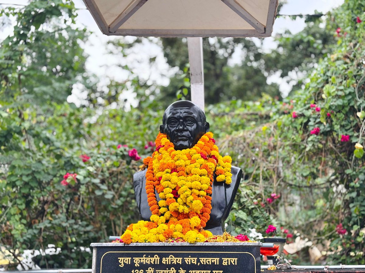 सतना स्थित सरदार वल्लभभाई पटेल जिला चिकित्सालय परिसर में स्थापित लौहपुरुष सरदार वल्लभभाई पटेल जी की प्रतिमा पर पुष्पांजलि अर्पित कर उन्हें भावपूर्ण श्रद्धांजलि दी।

#RashtriyaEktaDiwas 🇮🇳 #SardarVallabhbhaiPatel #LauhPurush #UnityDay