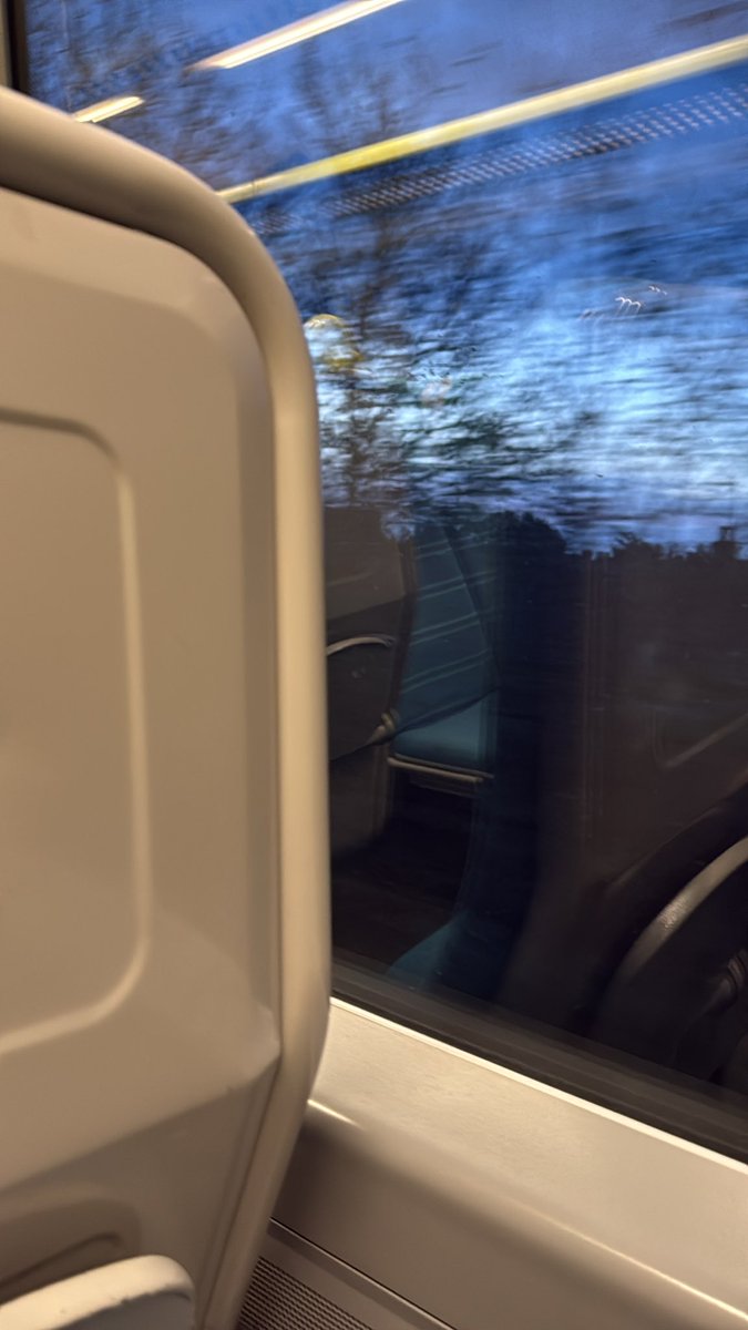 On my train home from a amazing month abroad, <a href="/PWhateverer/">PrinceWhateverer</a>, <a href="/MantaNova_/">✨️Manta✨️</a>, <a href="/ClosetHippie_/">🌸 𝕀𝕟𝕕𝕚𝕔𝕒 🌸</a>, y’all are the best and thank you so much for putting up with me and letting me stay with y’all xD

<a href="/UKPonyCon/">UK PonyCon ‘Adventure Awaits’</a>, <a href="/PonyConHolland/">PonyCon Holland</a> was a blast, thank y’all for having me perform at your events!