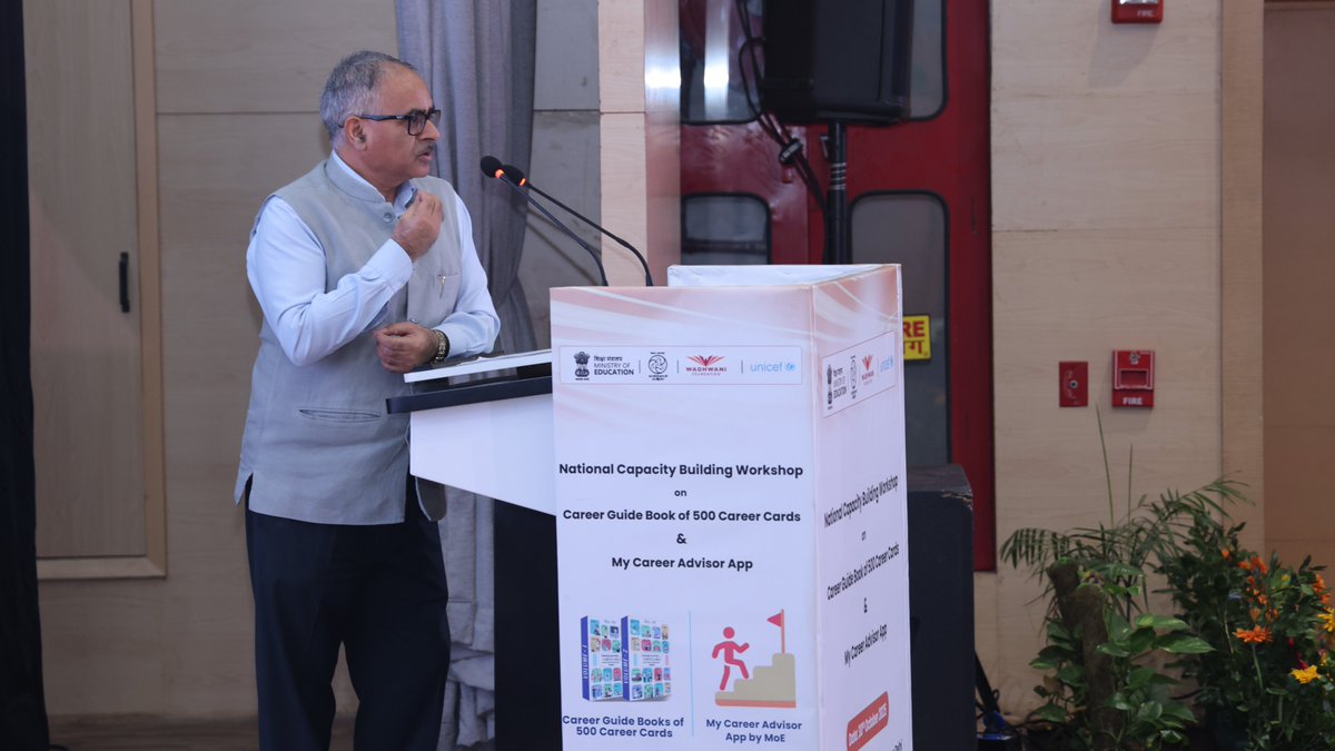 ncert's tweet image. 𝐄𝐦𝐩𝐨𝐰𝐞𝐫𝐢𝐧𝐠 𝐅𝐮𝐭𝐮𝐫𝐞𝐬 𝐰𝐢𝐭𝐡 𝐂𝐚𝐫𝐞𝐞𝐫 𝐆𝐮𝐢𝐝𝐚𝐧𝐜𝐞!
During the National Workshop for the Promotion of the Career Guide Book of 500 Career Cards and the My Career Advisor App, Prof. Dinesh Prasad Saklani, Director, NCERT, emphasized that this initiative by…