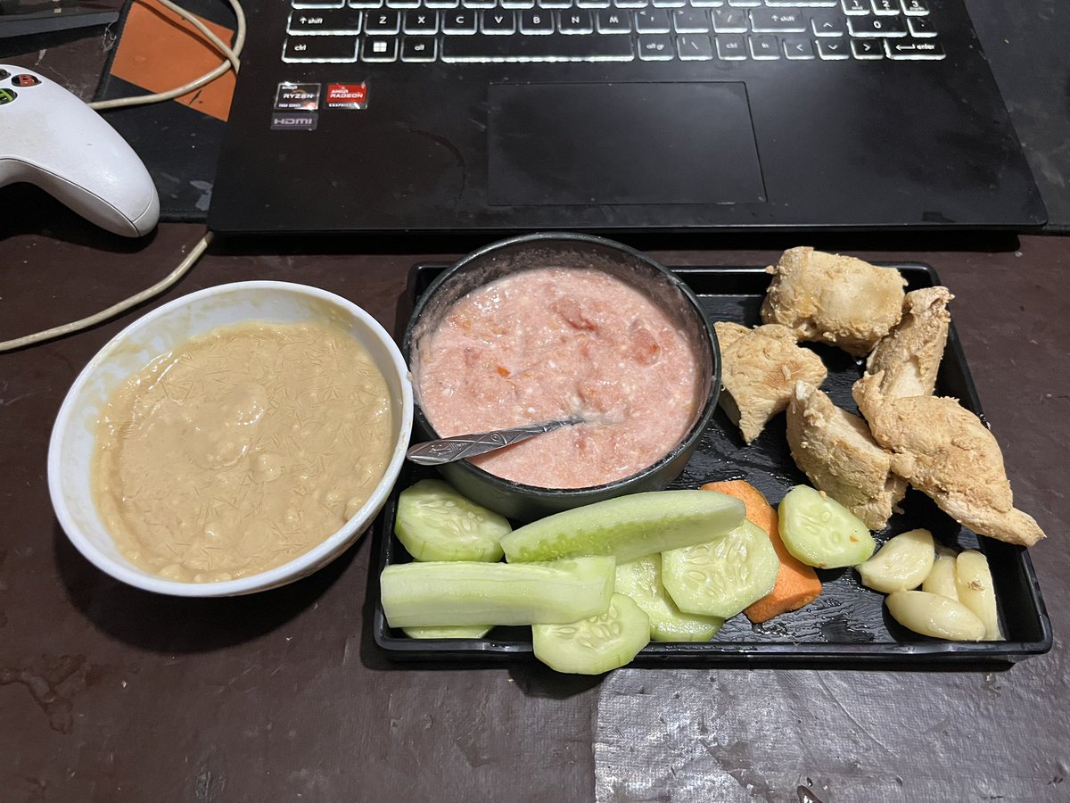 Thanks to almighty 🫶 for the food.

Today's lunch 🍽️ 

- Chicken breast🐔  
- Oats 🥣 
- Cucumber 🥒 
-Potato (50 grams)
- Carrots 🥕 
- homemade 🍅 sauce 

31 October 2025 

#AnimalBased #Diet #Bodybuilding #Lean #breakfast #carnivore #CarnivoreDiet