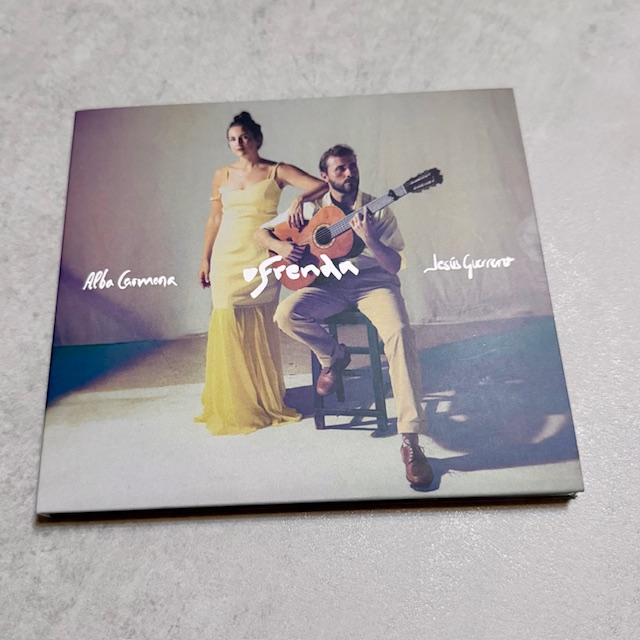 La química entre ALBA CARMONA y JESÚS GUERRERO en #Ofrenda va más allá de su condición de pareja. Una visión delicada y conmovedora del nuevo flamenco, la canción latinoamericana, Lorca... La belleza misma. Colofón de oro para esta semana en #UnDiscoAlDía

undiscoaldia.com/alba-carmona-j…