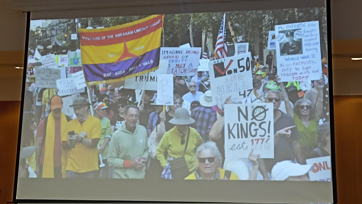 Davant l'erosió de l'autoritat acadèmica en l'era de la postveritat, la hª patriòtica (orgull, unitat) i la censura de tot el q es considera antiamericà, <a href="/sebasfaber/">Sebastiaan Faber</a> defensa una relació afiliativa amb la hª, de reivindicació col·lectiva, per convicció social i política #congresBI