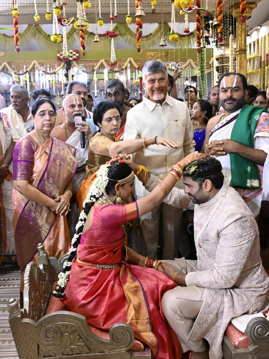 r_shivarajkumar's tweet image. Congratulations @IamRohithNara anna and #Sirileela garu! Wishing you both a lifetime of love and happiness. 💐❤️