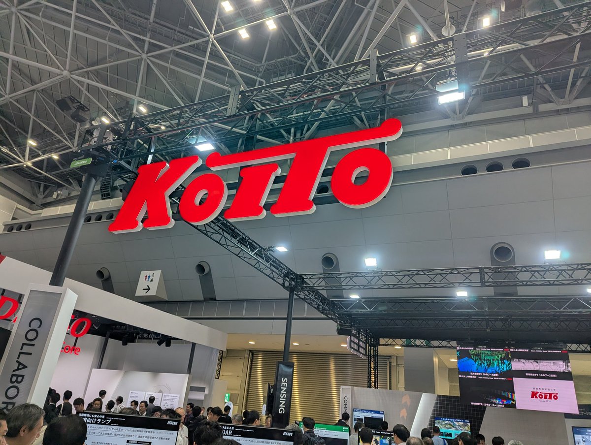 ServerR12N's tweet image. #JMS2025 のKOITOブースでカローラクロスのシグナルロードプロジェクションがなぜハザードの時も両方点くのか聞いたら納得せざるをえなかった