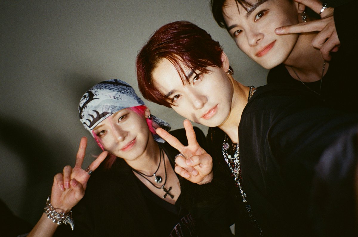 필름카메라로 기록한 10월의 추억📸 11월에도 쭈욱 엠투와 함께해요❣ #10월의엠투 #M2film #SC_ORIGINAL #JO1 <a href="/official_jo1/">JO1</a>