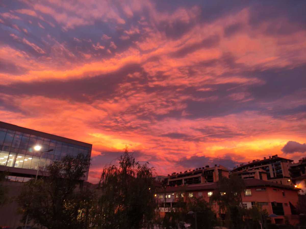 Haber visto el cielo así creo que va a ser lo único bueno del día de hoy.  Espero equivocarme🤞