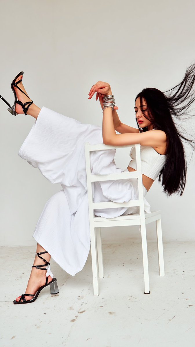 doublevision_s's tweet photo. Let's start the weekend off with a photoshoot in the studio! https://t.co/X4szhQmInQ