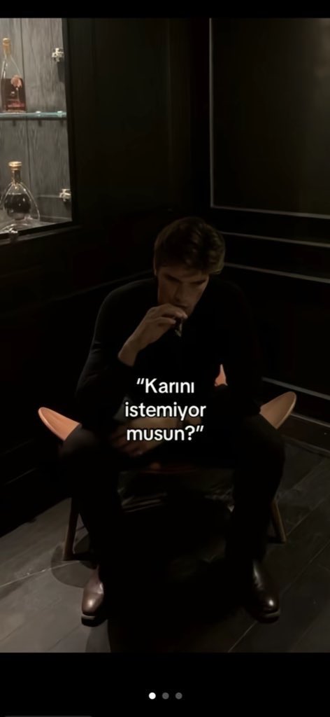 ölmedim ulan yasiyorum!!!
ben her seyi acıklarımda siz bunları nasıl aciklayacaksınız zamanında ettigim küfürü bahane edip linclediniz bir "yazarı" tahtından edememissiniz xd
keske küfürleri duymasaydiniz söyle ezik duruma düsmezdiniz😆😆