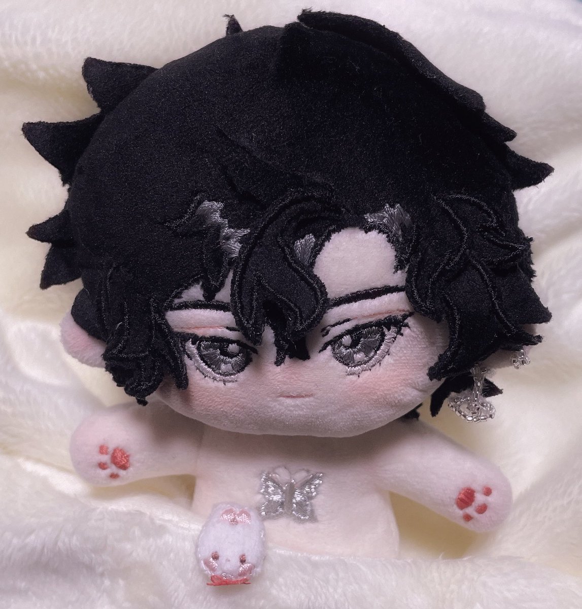 できた〜〜〜〜
ドドド久しぶりにぬい完成させたぞ〜〜〜
髪とか細かいところはあとで綺麗にする🪡₍ᵔ· ̫·ᵔ₎✂️

型紙　ぴよぴっこさん(<a href="/piyopicco/">ぴよぴっこ／PiyoPicco YouTube🐤</a> )