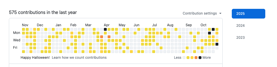 _piyo_eng's tweet image. ハロウィン仕様になってる🎃👻💡
