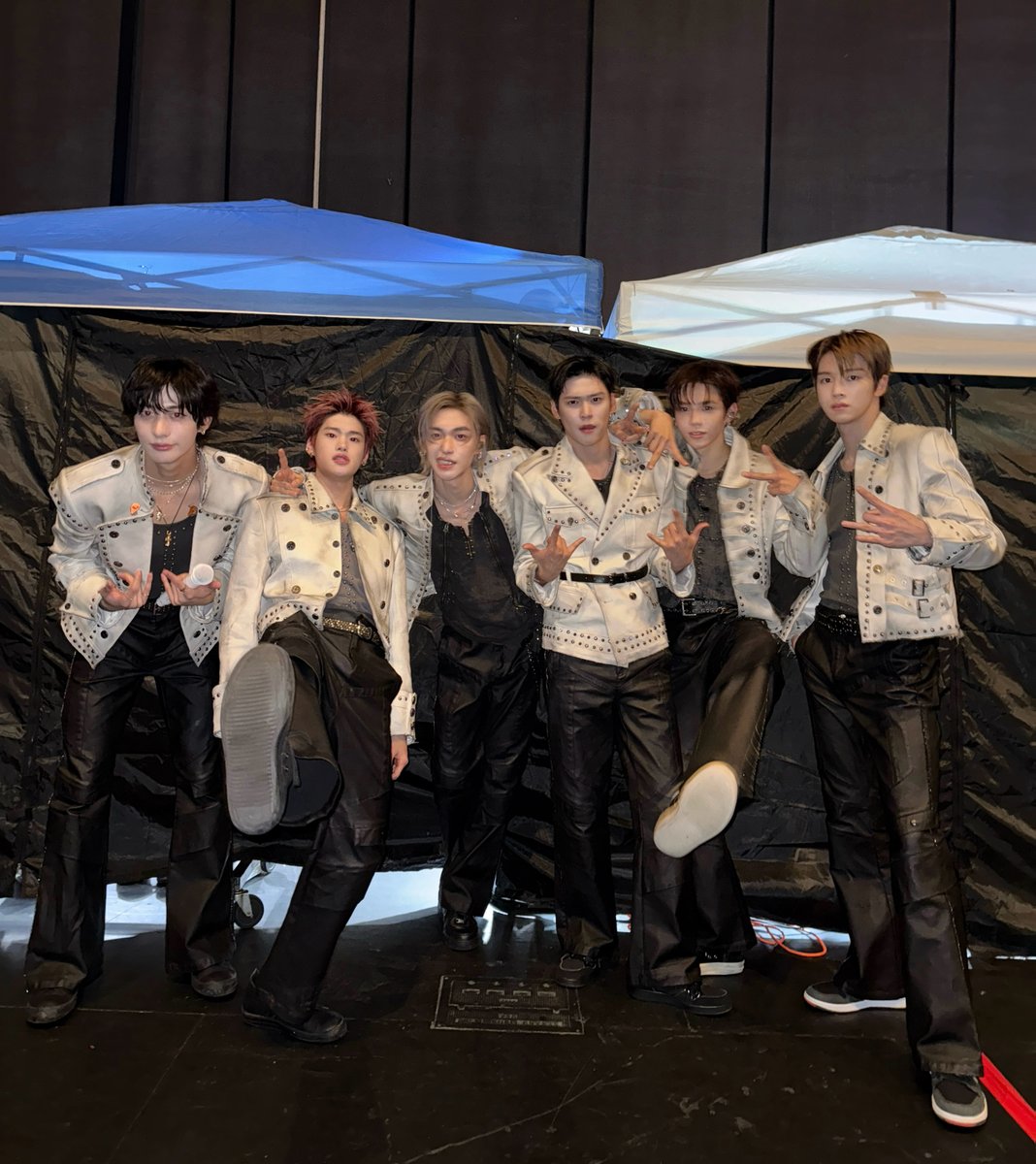 RIIZING LOUD IN #ROSEMONT 🤟🎸 #RIIZE #라이즈 #RISEandREALIZE