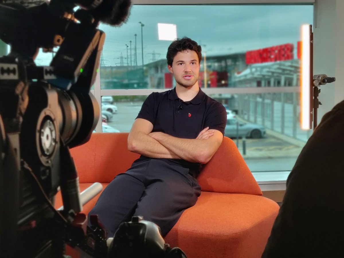 Senne Lammens in his first interview with Belgian media as #MUFC goalkeeper:

"My dream is to play here for the next 10 years and build a legacy"

"Guys like De Ligt and Maguire giving me confidence is the most beautiful thing"

More <a href="/HLN_BE/">HLN.BE</a>