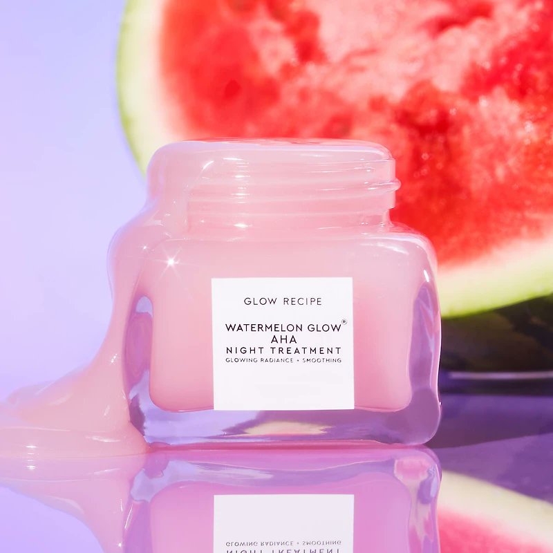 beauttyBoutique's tweet photo. Wake up glowing 🌙💧
The Glow Recipe Watermelon Glow AHA Night Treatment smooths, brightens &amp; hydrates while you sleep. With glycolic + lactic acids, niacinamide &amp; hyaluronic acid, it’s your overnight ticket to glass skin ✨ #GlowRecipe #Skincare https://t.co/vgIp03GKX0