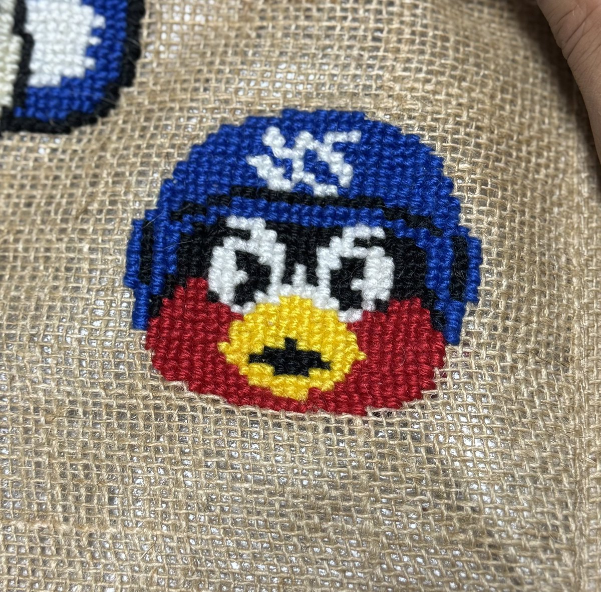 毛糸のドアラに続きつば九郎も完成！
#クロスステッチ